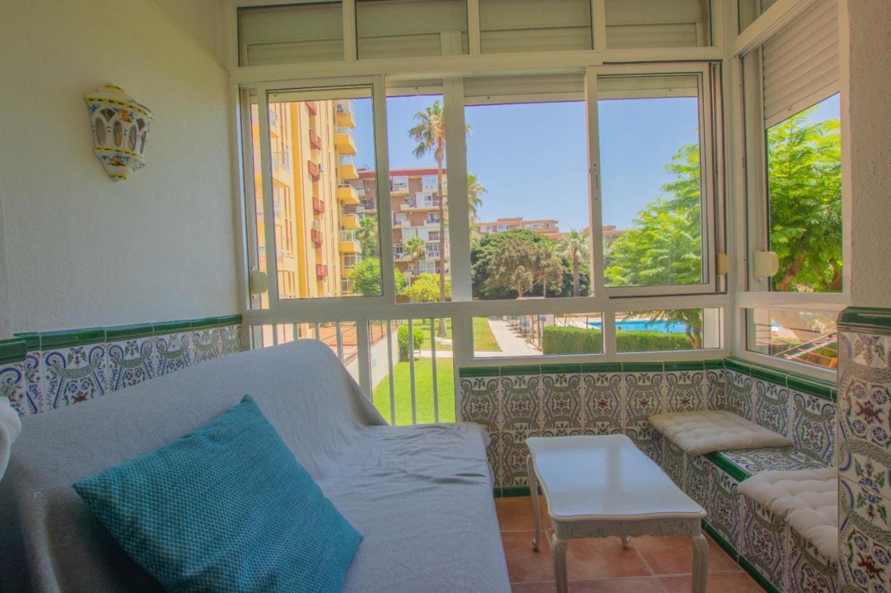Seaside Vista Apartment: Pool Views Near Beach Benalmadena