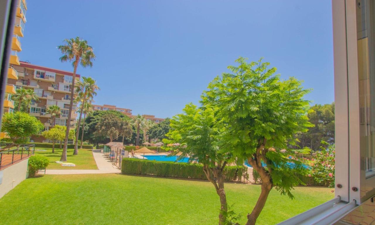 Apartment Seaside Vista Apartment: Pool Views Near Beach